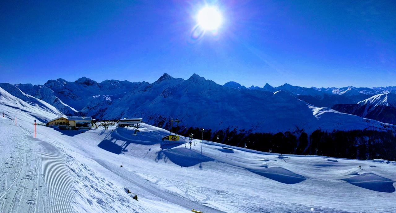 Holiday Accommodation - Swimming Pool Available Davos Bagian luar foto